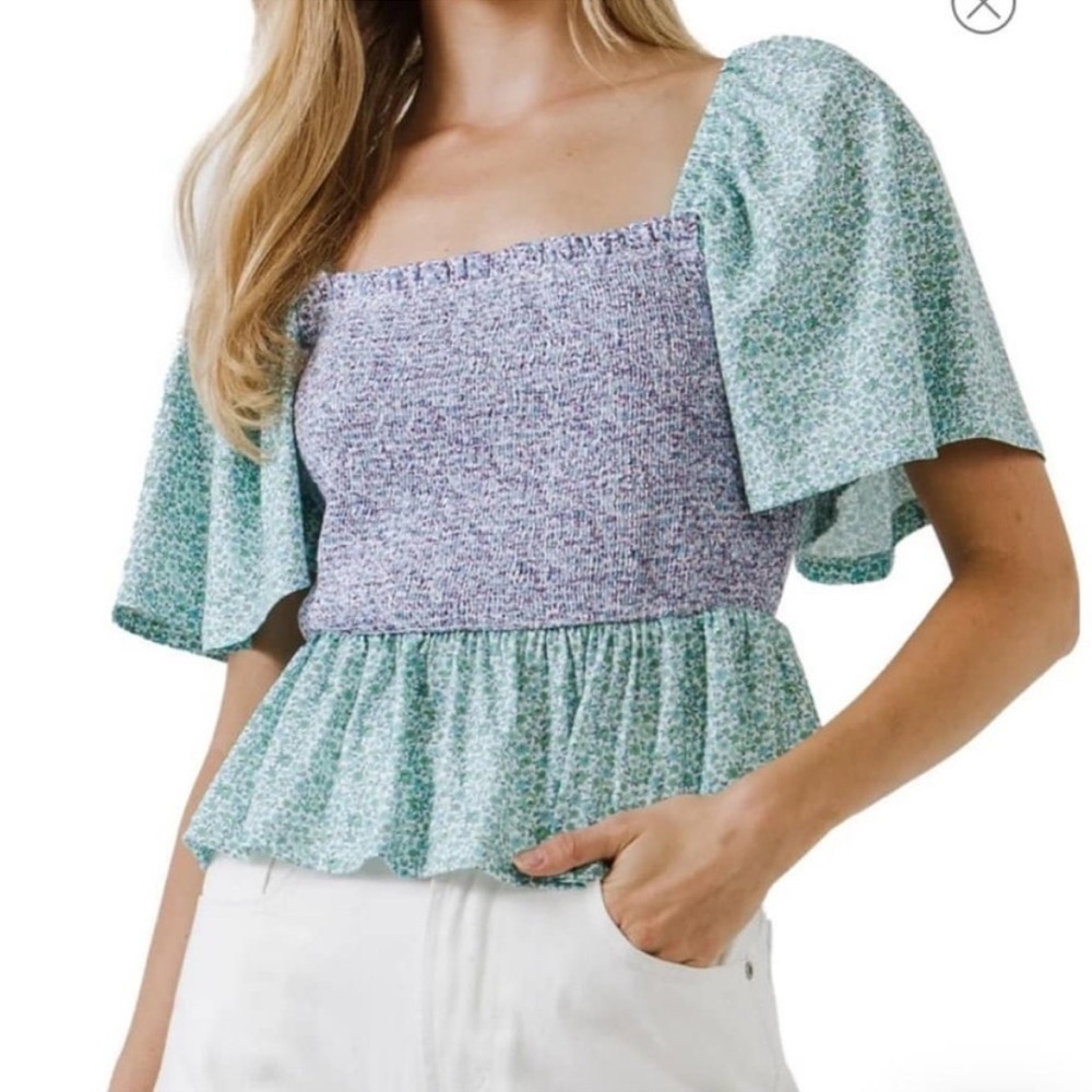 FREE THE ROSES Women's Floral Knit Smocked Top Small